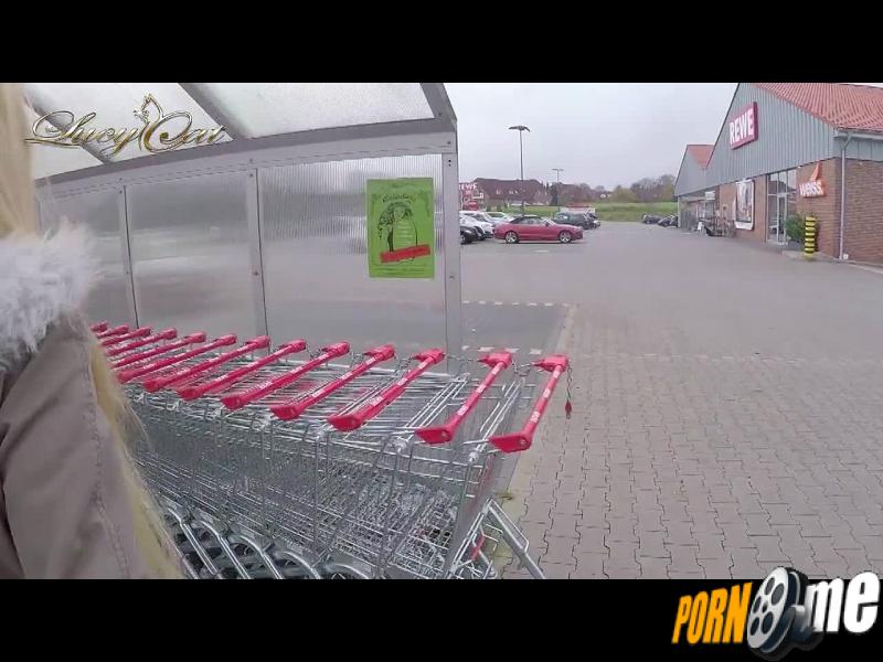 Public Creampie-Fick Vor dem Supermarkt!